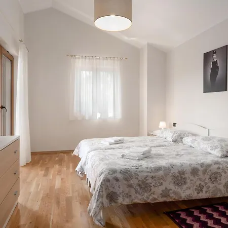 Ferienhaus Genia I *